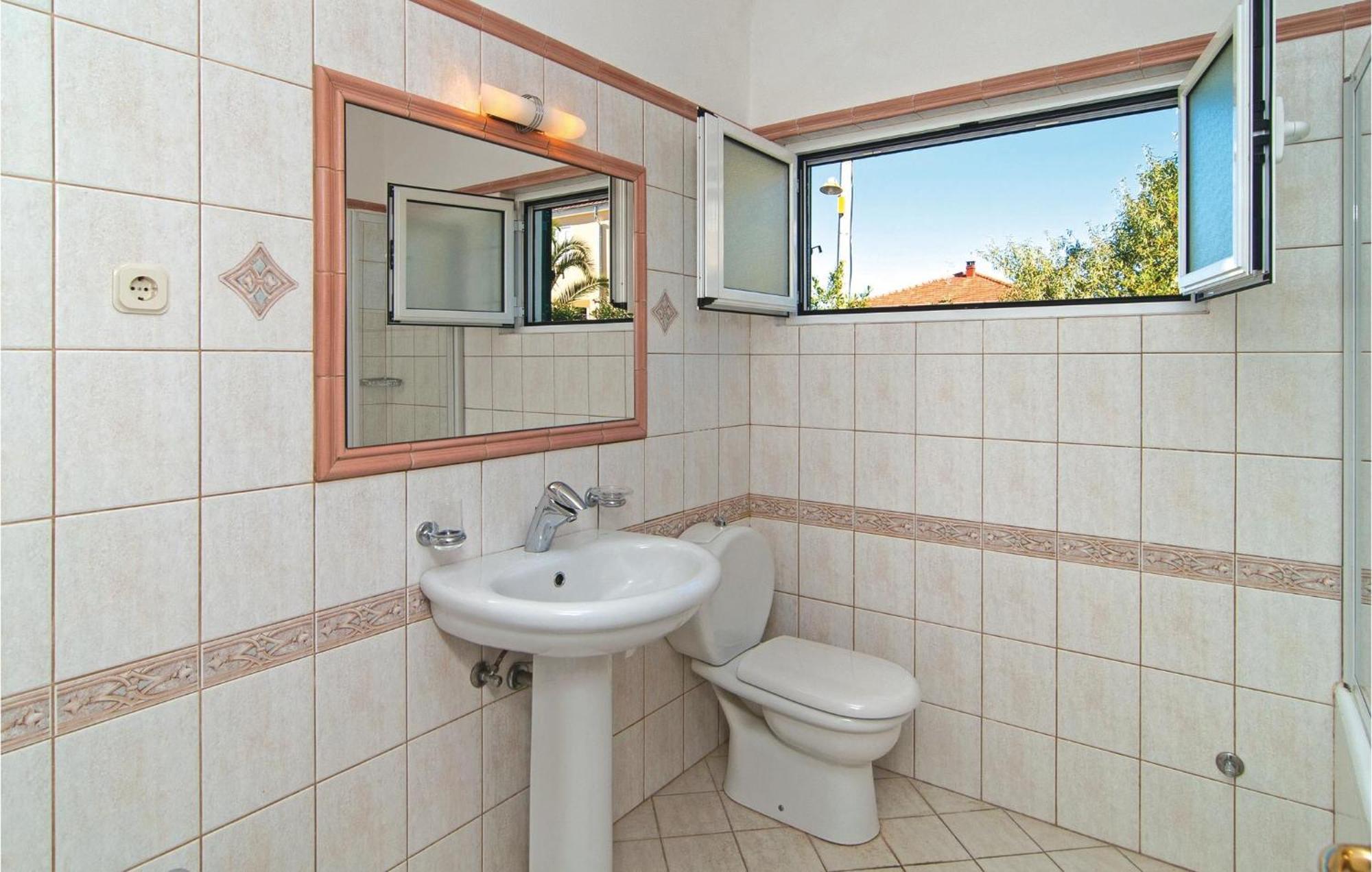 3 Bedroom Cozy Home In Supetar Buitenkant foto