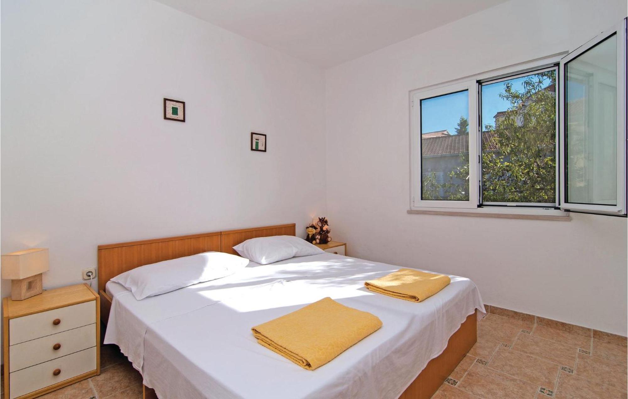 3 Bedroom Cozy Home In Supetar Buitenkant foto